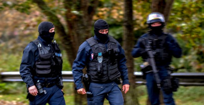 French police raid Shiite Islamic centre