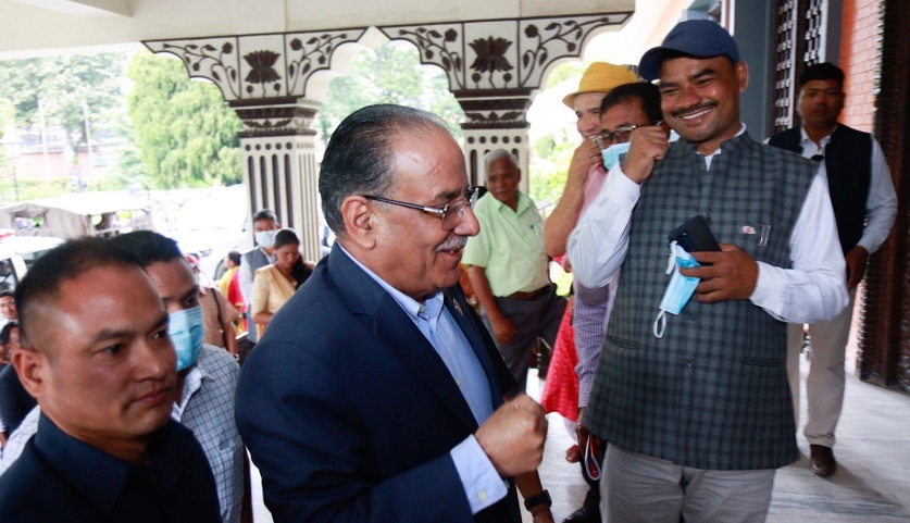   केन्द्रीय समिति बैठकमा भाग लिन माओवादी नेताहरू प्रज्ञा भवन पुग्दै