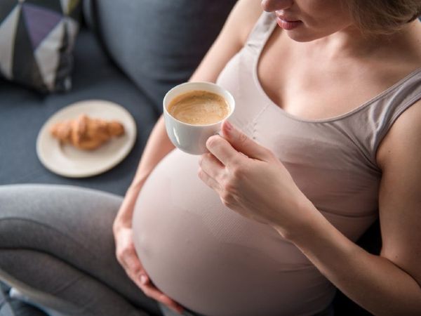 गर्भवती महिलाले दिनमा आधा कप मात्रै कफी पिउँदा पनि बच्चा सानो जन्मने, किन हुन्छ यस्तो ?