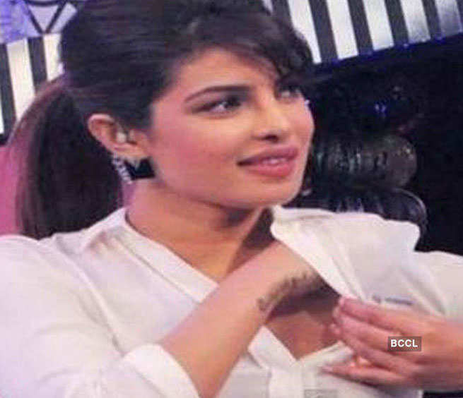 नायिकाले पहिरन मिलाउँदै गरेको दृश्य जब क्यामरामा कैद भयो...