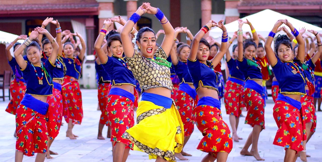 ६० कोरसले प्रियंका घेरिएपछि....