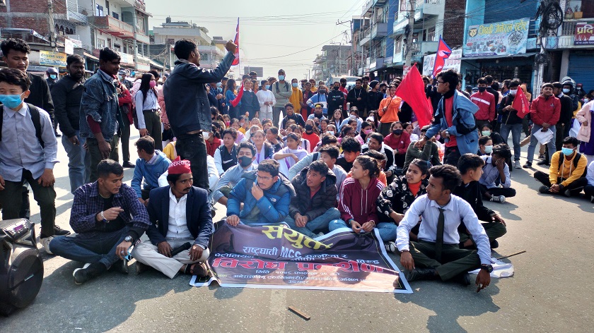 गाईघाटमा अमेरिकी राष्ट्रपतिको पुत्ला दहन