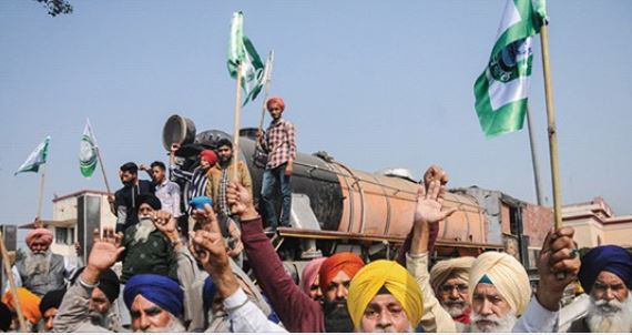 भारतीय किसानहरु ‘रेल रोकौं’ आन्दोलनमा, कयौं राज्यमा रेल सेवा प्रभावित