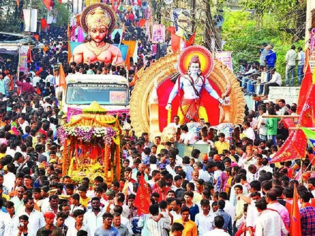 Procession with idols marches towards Madi