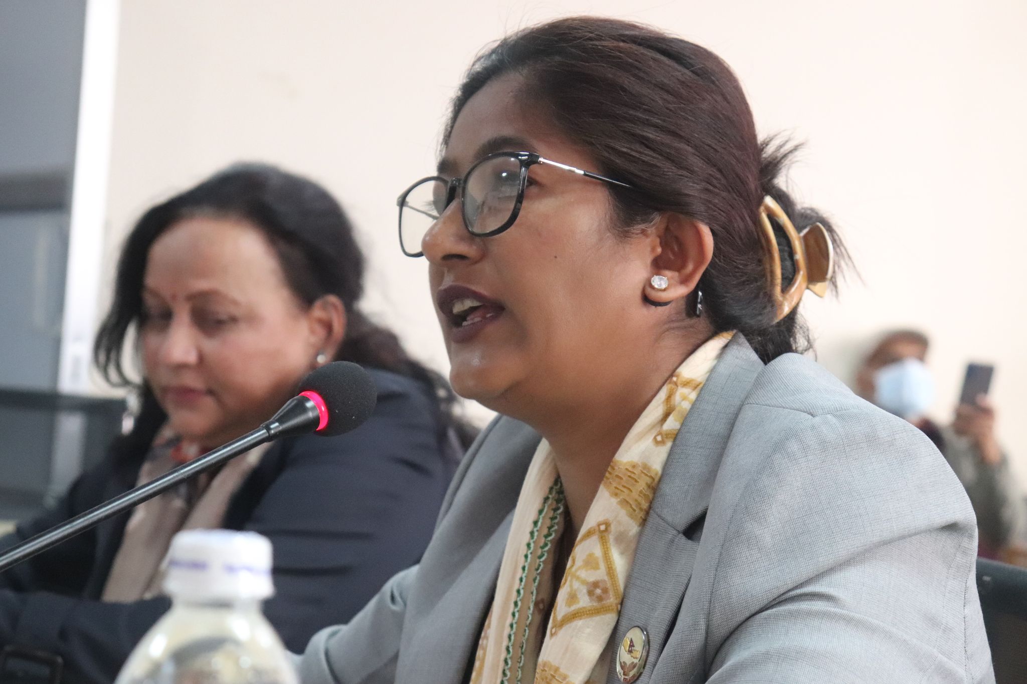 पहिरो पीडित सांसद रंगमती शाहीले सरकारलाई सोधिन्–के कर्णालीमा नेपाली जनता बस्दैनन् ? (भिडियो)