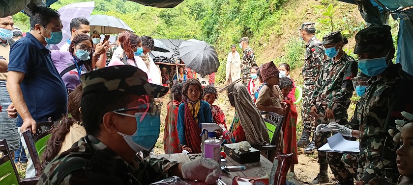 बस्तीमै स्वास्थ्य  शिविरपछि राउटे खुशी