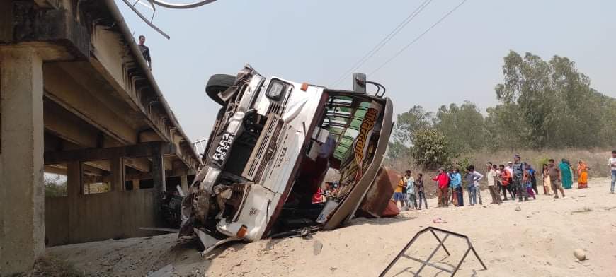 Four killed, 32 injured in bus accident at Sarlahi