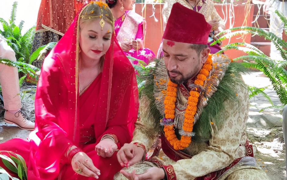 अभिनेता रेमनदासले गरे जर्मन प्रेमिकासँग बिहे