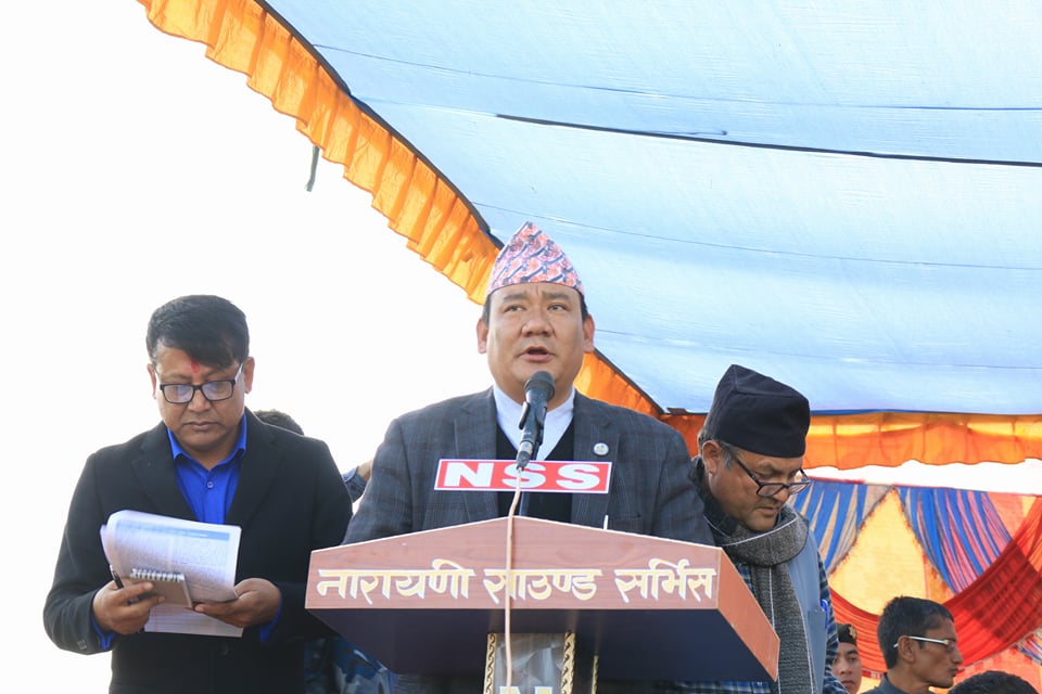   विक्रम पाण्डेको ‘मित्र’ प्रचण्डको पक्षमा भोट माग्दै चितवनमा !