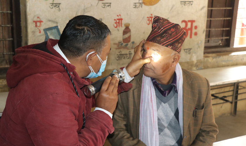 रुपन्देहीको सियारीमा निःशुल्क स्वास्थ्य शिविर : ८ सय बढीको स्वास्थ्य परीक्षण