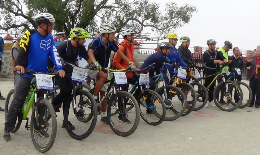 विश्व पर्यटन दिवस : पाल्पामा साइकल र्‍याली र प्याराग्लाइडिङ
