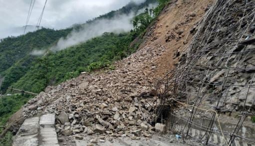 Dumre-Beshishahar road section obstructed