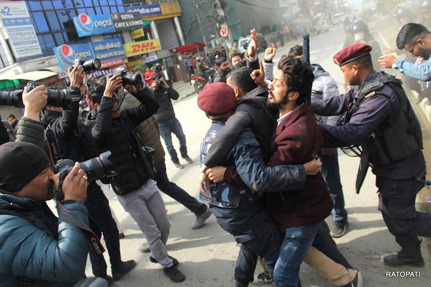 बानेश्वरमा केसी समर्थक र प्रहरीबीच घम्साघम्सी, २५ जना पक्राउ (१८ तस्बिरमा हेर्नुहोस्)