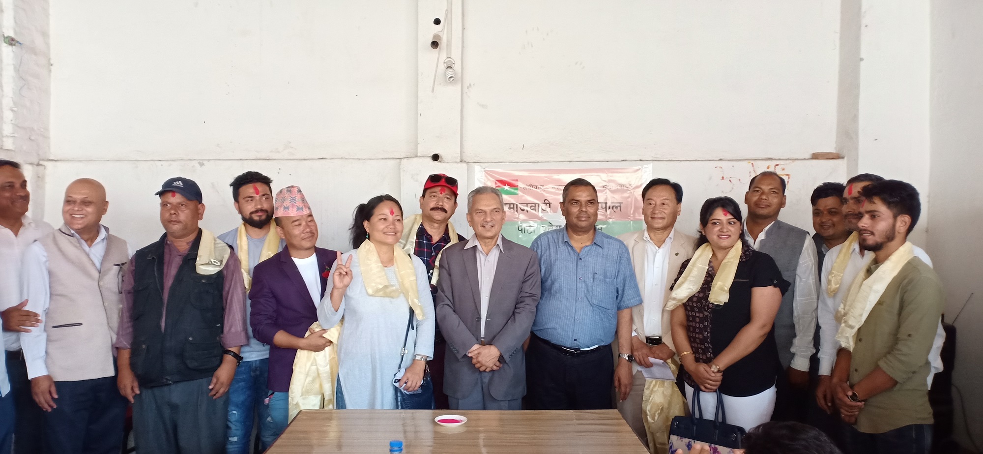   नेकपा र काँग्रेसका नेताहरु समाजवादी पार्टीमा प्रवेश
