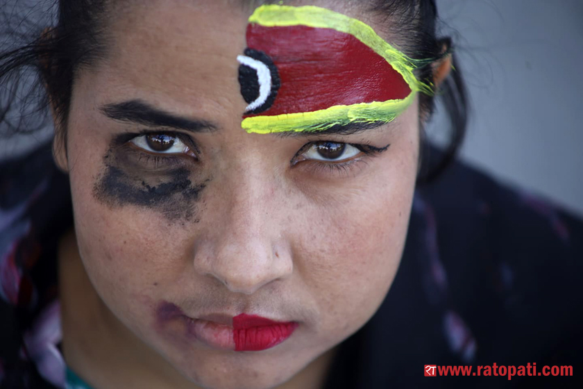 सम्झना बिकको बलात्कारपछि हत्या : दोषीलाई फाँसीको माग गर्दै माइतीघरमा प्रदर्शन