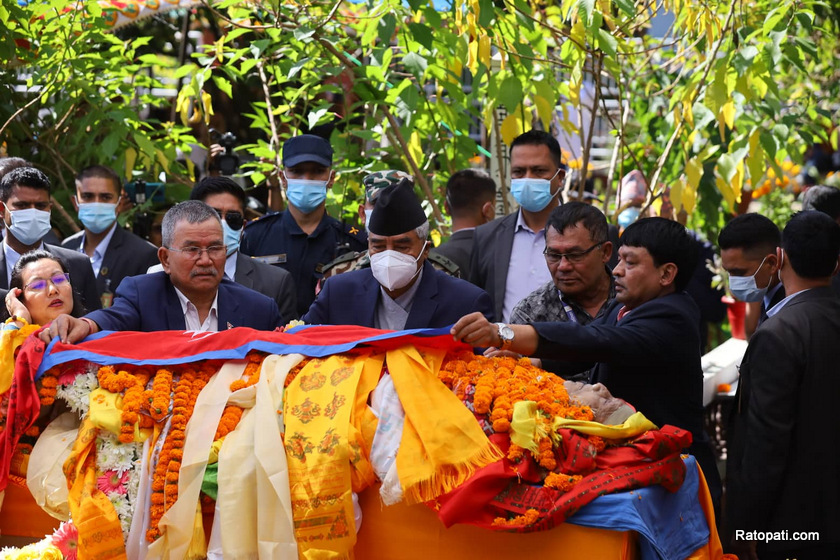 Photos: Final farewell to centenarian Joshi as families, general public pay tributes