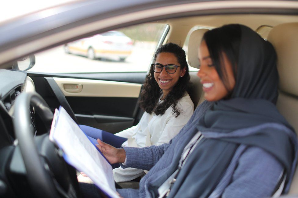 साउदीमा सामाजिक क्रान्तिः ‘आइतबारबाट महिलाले  सवारी चलाउन पाउने’