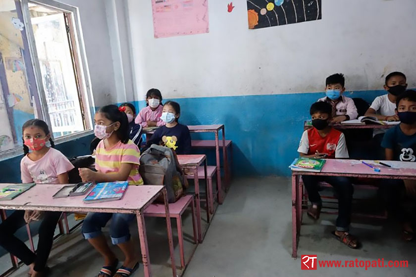 कोरोनाको डरबीच काठमाडौँमा विद्यालय खुल्दै
