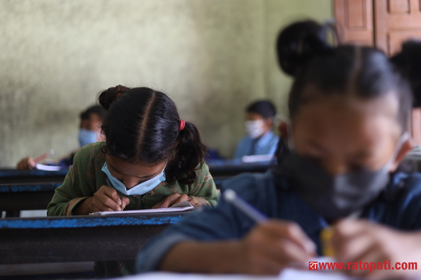 बालबालिकामा कोरोनाः अभिभावकले स्कूल पठाउन छाडे, कतिले आफैं विद्यालय बन्द गरे