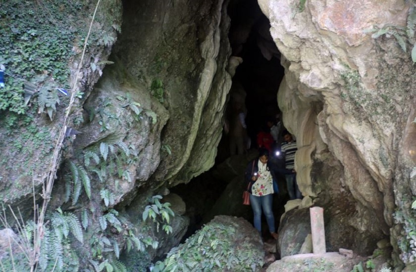 पर्यटकको पखाईमा झोवाङको शीतल गुफा