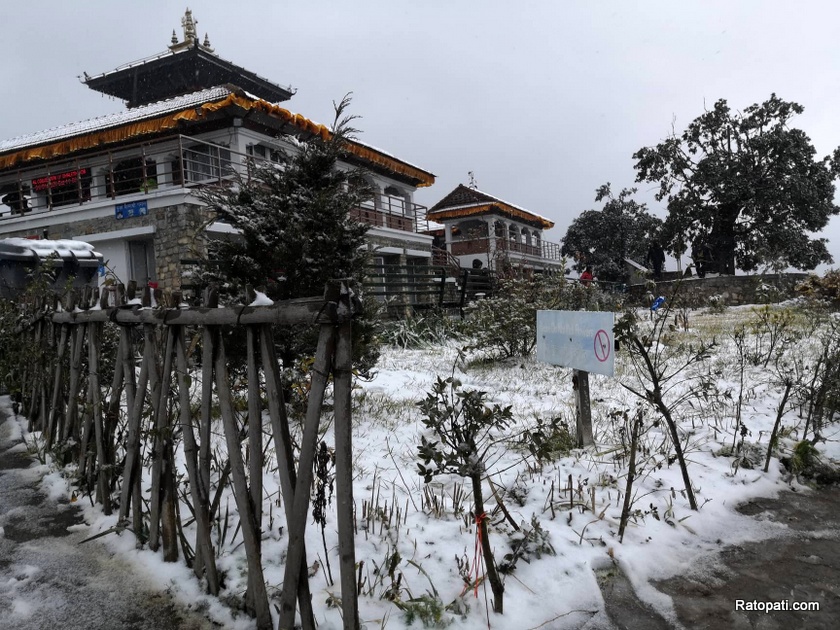 काठमाडौँको चन्द्रागिरीमा हिउँ पर्‍यो, तस्बिरमा हेर्नुहोस्