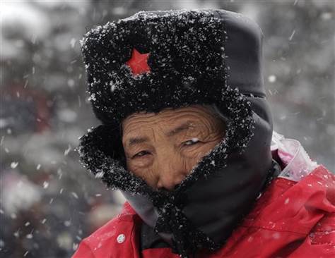 Heavy snow disrupts traffic, closes scenic spots in east China