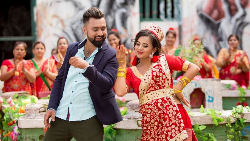 तीजको कोसेलीः नीता र दिपेन्द्रको 'छम्म-छम्म' (भिडियो)