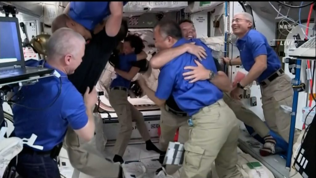 स्पेस स्टेसन पुगेका अन्तरिक्ष यात्रीको भव्य स्वागत, आज फर्किँदै छन् चार यात्री