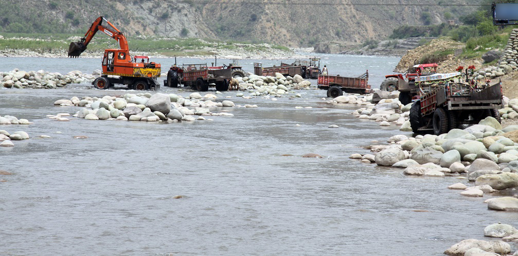 Authorities reluctant to control extraction of river products
