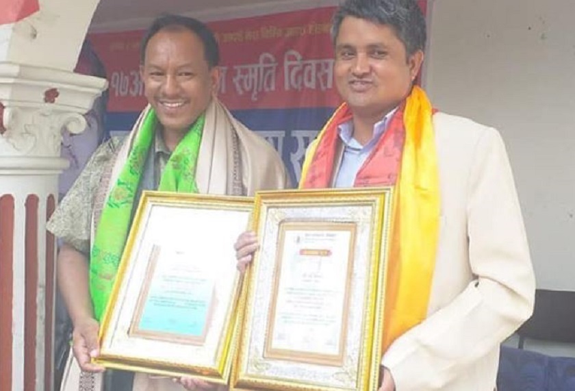 Thapa receives Krishnasen Ichhuk Memorial Journalism Award