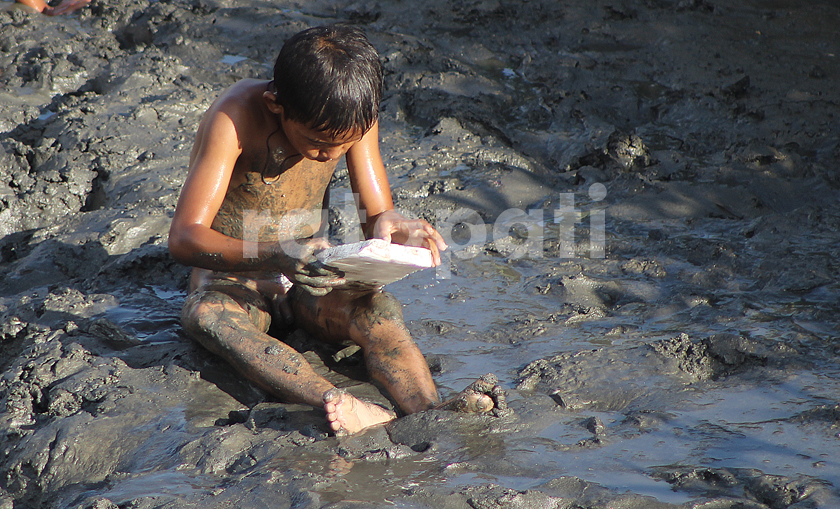   बागमतीका बिन्दास बालक (फोटोफिचर)