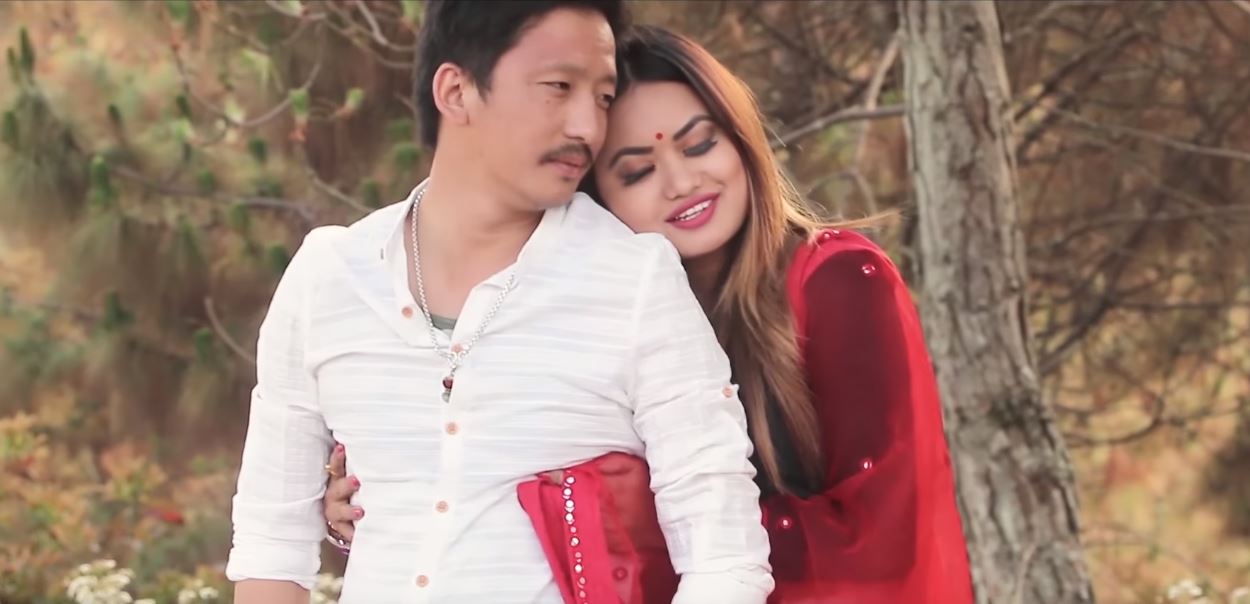 'बाह्रमासे फूल'मा टकंराज कुलुङ (भिडियो)