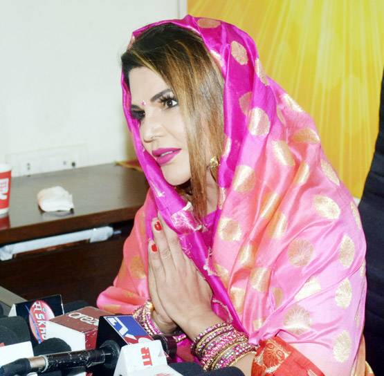 राखी सावन्तले भनिन्, ‘तनुश्री दत्ता महिला होइन पुरुष हो, उनले मेरो धेरै पटक बलात्कार गरेकी छिन्’