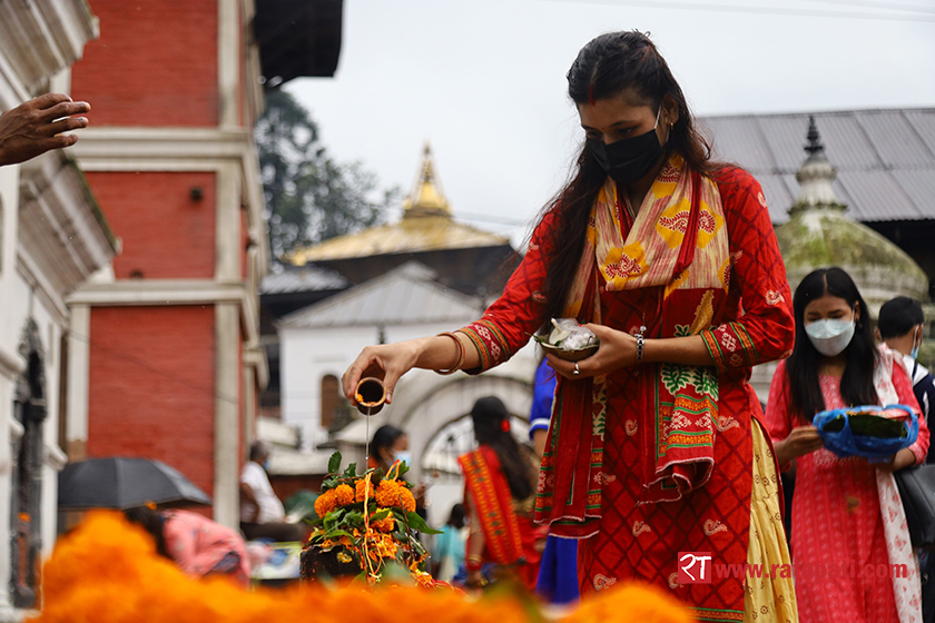 PHOTOS Devotees throng Pashupatinath to observe Teej