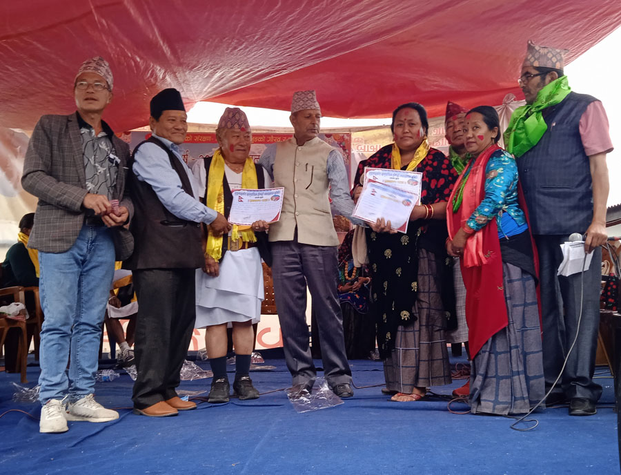 ठाडोभाका खुला प्रतियोगितामा देउकुमारी र अमरध्वजको टोली प्रथम