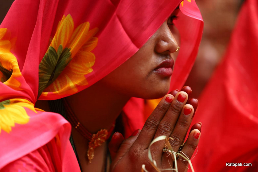 राजधानीमा थारू समुदायका महिलाले मनाए जितिया पर्व, तस्बिरमा हेरौं