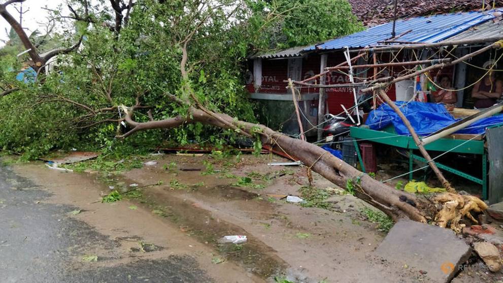 Cyclone death toll in southeast India hits 33: official