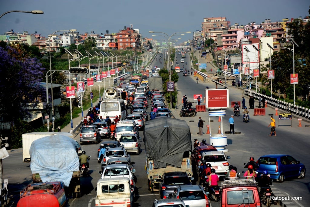 खुकुलो लकडाउनमा व्यस्त देखिन थाले काठमाडौंका सडक (फोटोफिचर)