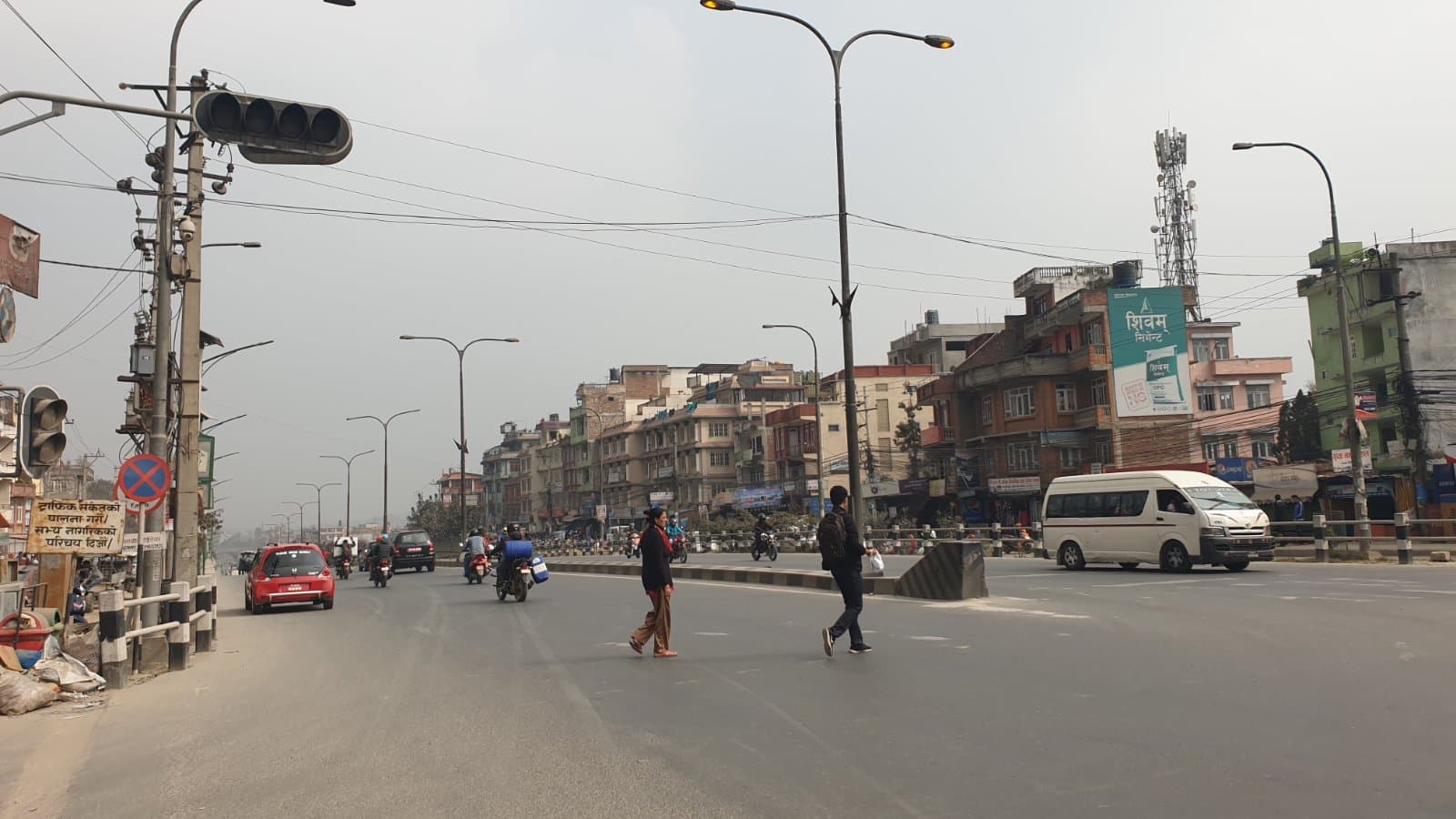 ट्राफिक लाइट : काठमाडौँमा बल्न थाल्यो, भक्तपुरमा निभेको निभ्यै