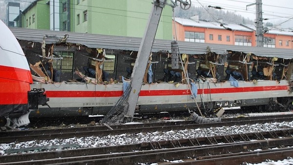 Up to 40 slightly injured in Austrian train accident: report
