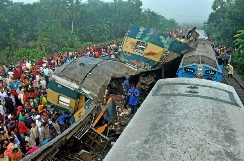 बङ्गलादेशमा रेल र्दुघटना:  १५ जनाको मृत्यु, ५८ घाइते