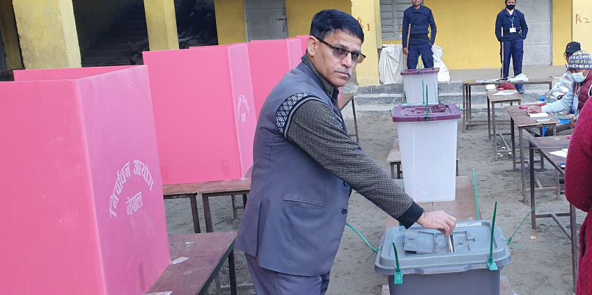 सुदूरपश्चिमका मुख्यमन्त्री भट्टले गरे मतदान