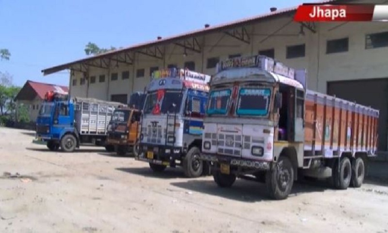 Eleven truckload of tea stopped at Indian border point