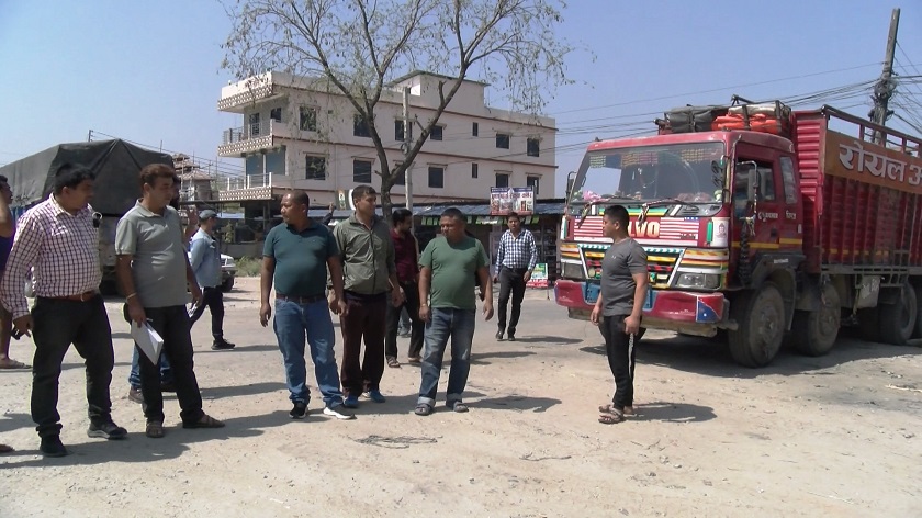 तोकिएको भाडा नपाएपछि ट्रक व्यवसायी आन्दोलित