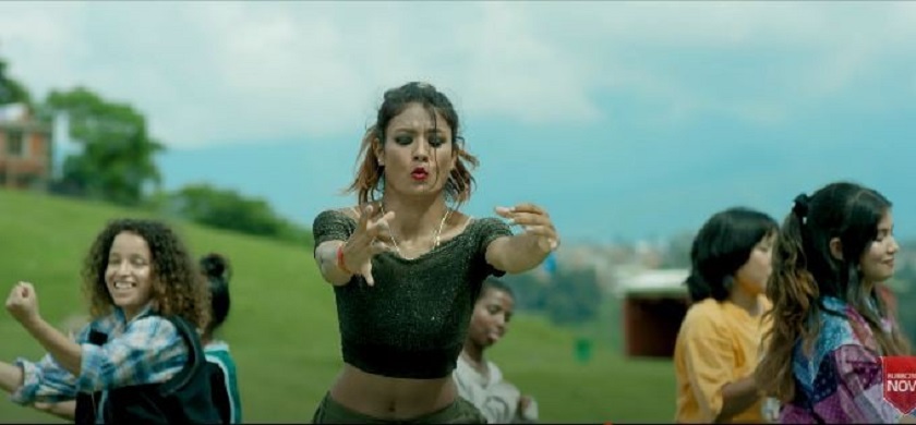 ‘लखर लखर’ले नचाउला त दर्शक ?