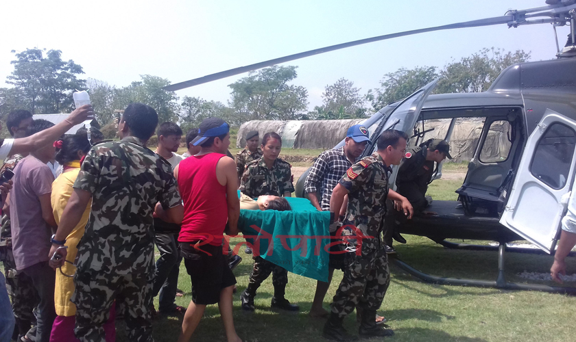 घाईतेलाई  नेपाली सेनाको  हेलिकप्टरमार्फत काठमाडौं लगियो