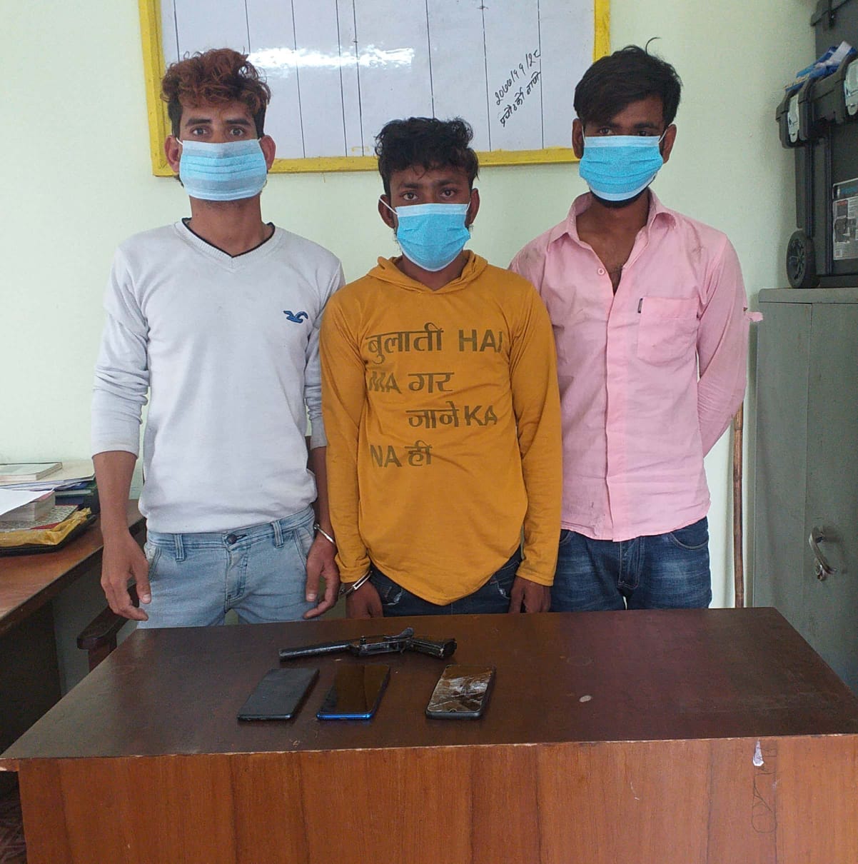 पेस्तोलसहित रुपन्देहीबाट ३ जना पक्राउ