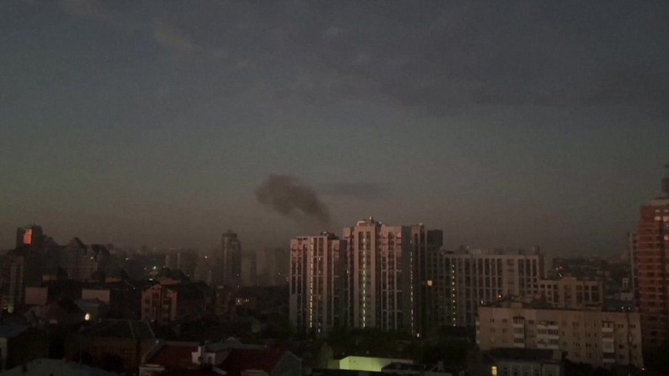रुसद्वारा युक्रेनको आवासीय भवनमा हमला