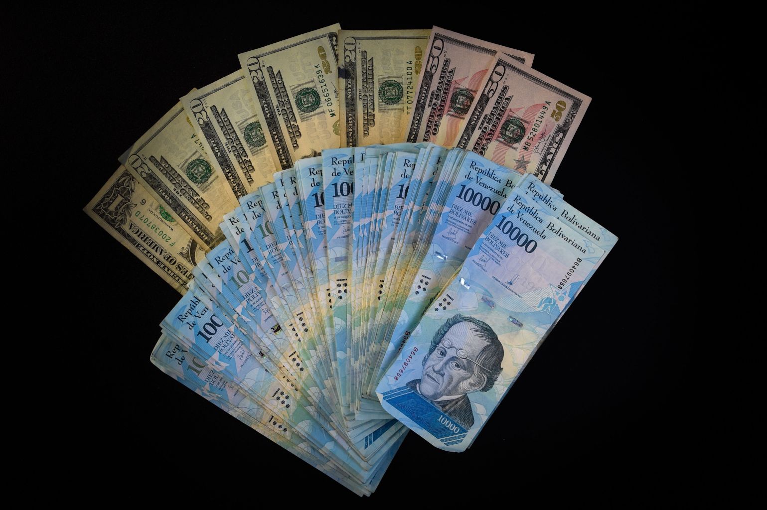 Confusion reigns as Venezuela braces for release of new banknotes