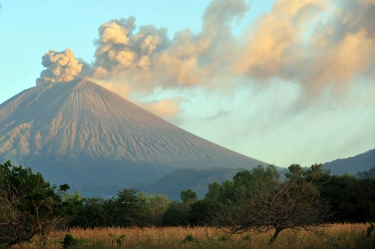 Nicaragua volcano blankets communities in ash